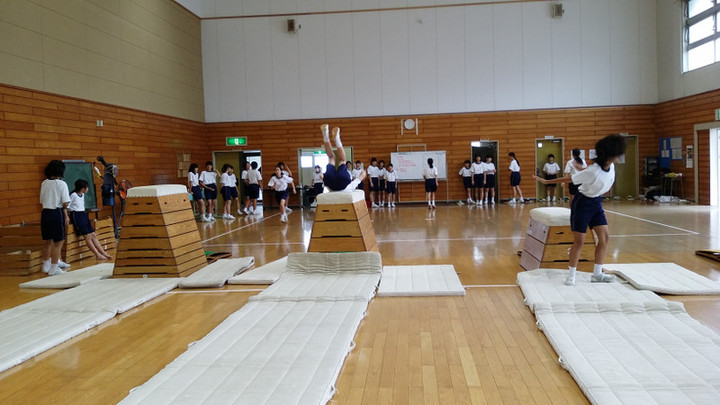 四季が丘中学校ブログ : 保健体育 女子 ＜器械運動＞
